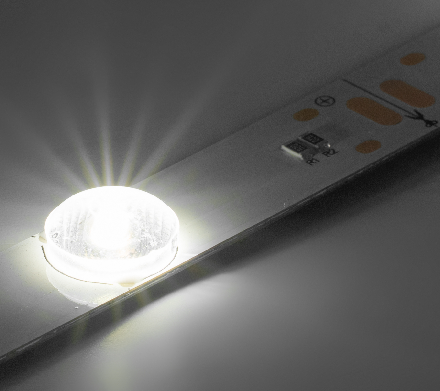 Светодиодная линейка фронтальная 12SMD2835, 12В, с линзами, 4.3Вт, белый 6500-7000К