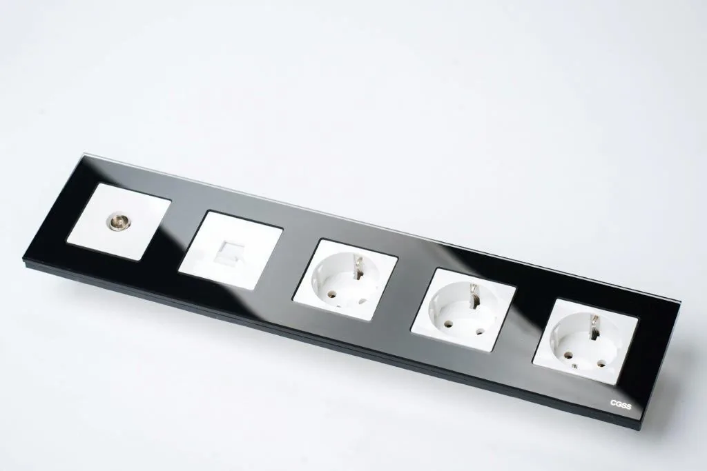 Розетка компьютерная RJ45 кат. 5e двойная белая