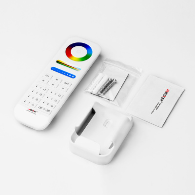 FUT089Z Пульт дистанционного управления RGB + CCT (Zigbee 3.0)